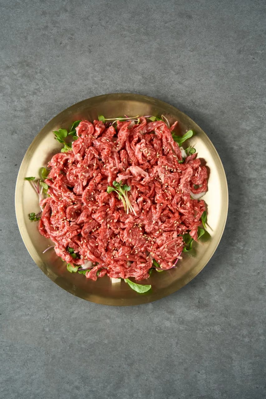 Raw beef (yukhoe)